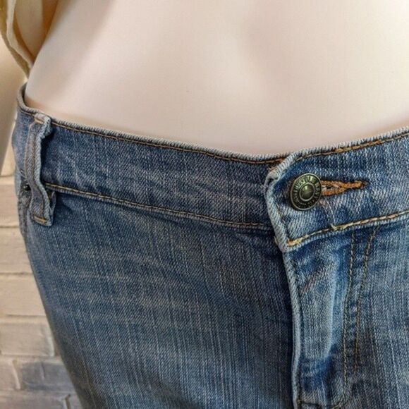 Old Navy jeans The Diva low rise boot cut light wash sz 18 - Picture 3 of 7